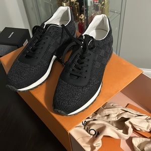Louis Vuitton sneakers lv 9 fit us 10- 10.5